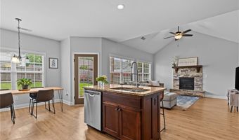 419 Highland Pointe Dr, Alto, GA 30510