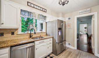 7600 CHARLESTON Dr, Bethesda, MD 20817