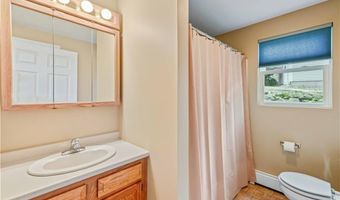 24 Smith St, Lincoln, RI 02865