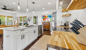 165 10th St, Apalachicola, FL 32320