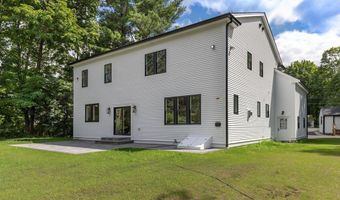 39 Concord Rd, Bedford, MA 01730