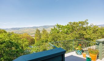 940 Pinecrest Ter, Ashland, OR 97520