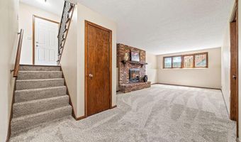 1088 Whitney Dr, Apple Valley, MN 55124