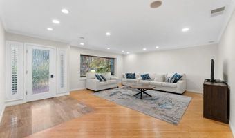 925 Moody Dr, Escondido, CA 92027