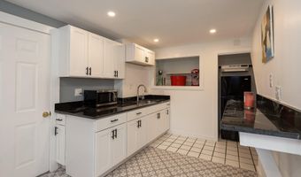 12 Laurence Way, Falmouth, ME 04105