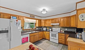 17 Woodland Dr, Barre, VT 05641