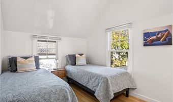 14 Robinson St, Narragansett, RI 02882