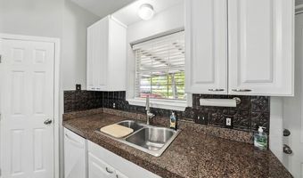 9404 Crow Ln, Adkins, TX 78101