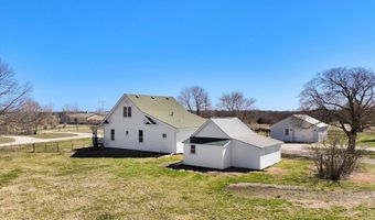 137 E 1400 Rd, Baldwin City, KS 66006