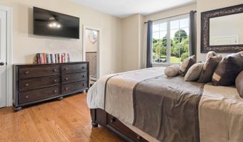 3 Buckingham Rd, Bayonne, NJ 07035