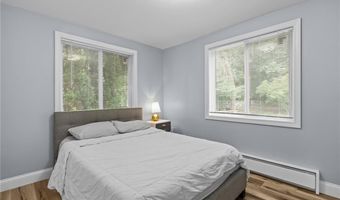 137 Overlook Dr, Warwick, RI 02818