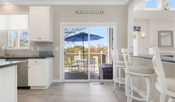 61 Schooner Cove Ln, Narragansett, RI 02882
