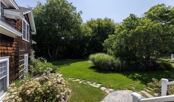 14 Bay View Rd, Charlestown, RI 02813