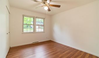 1226 Wissmann Dr, Ballwin, MO 63011