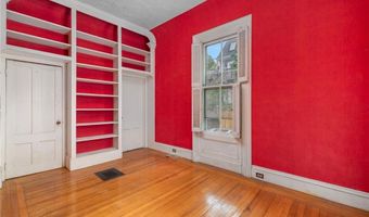 36 Ayrault St, Newport, RI 02840