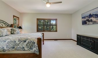 904 Timber View Dr, Altoona, WI 54720