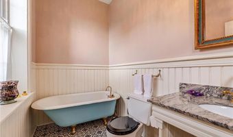 215 N Main St, Alma, WI 54610