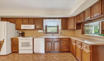 114 W SAVANNAH Dr, Bear, DE 19701