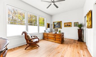 90 E LAKE Dr, Annapolis, MD 21403