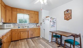 313 S Rinker Ave, Aurora, MO 65605
