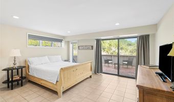 49 Gilberts Path, Amagansett, NY 11930