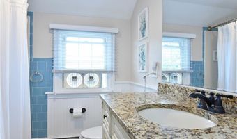 17 Melbourne Dr, Narragansett, RI 02882