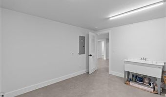 76 Warren Ave, Middletown, RI 02842