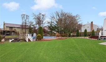 6 Lake Dr, North Providence, RI 02904