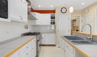 29 Fenner Ave A, East Providence, RI 02915