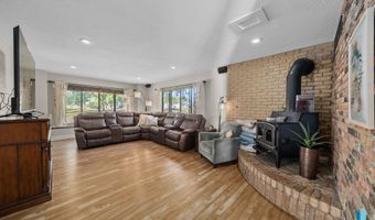 600 S 3rd St, Beresford, SD 57004