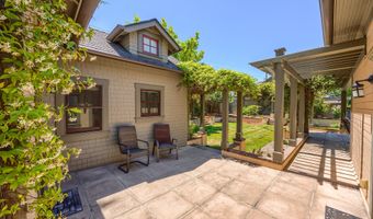 586 B St, Ashland, OR 97520