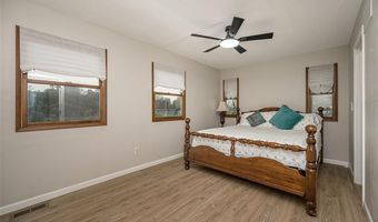 270 E Skyline Dr, Ballwin, MO 63011