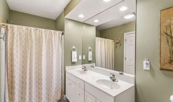 13 Laurel Hill Ct 13, Bourne, MA 02532