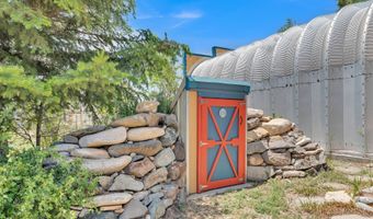 51 Atalaya Rd, Arroyo Hondo, NM 87513