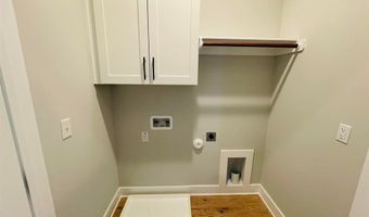 200 E Moore St B, Apex, NC 27502