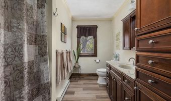 11 Renfrew Ave, Middletown, RI 02842