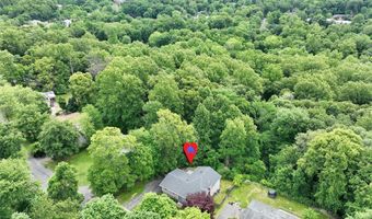 89 Regina Rd, Airmont, NY 10952