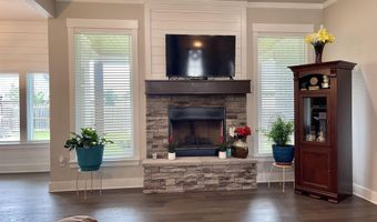 7424 Northwood Dr, Benton, AR 72019
