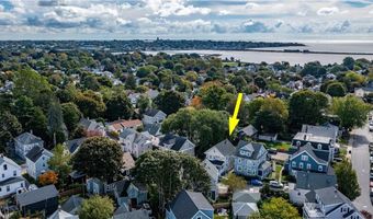 5 Gardiner St, Newport, RI 02840