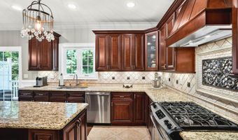 45 White Oak Ln, Aberdeen, NJ 07747