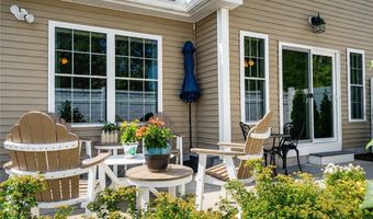 5 Rivers Edge Dr, Coventry, RI 02816