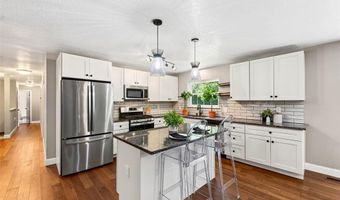 1014 Bedford Ln, Ballwin, MO 63011