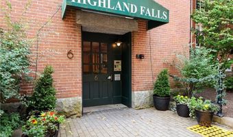 2 School St 108, Lincoln, RI 02802