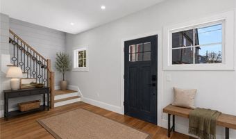 6 Sharon Ct, Newport, RI 02840