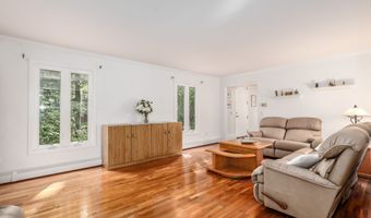 3 Deerfield Rd, Brookfield, CT 06804