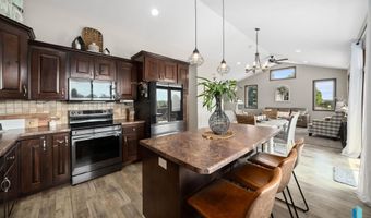 212 N Fairway Dr, Brandon, SD 57005