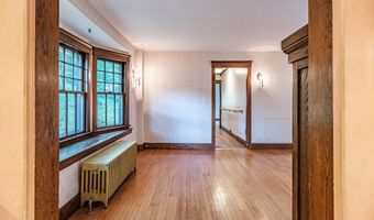 4 Pineway Dr, Auburn, ME 04210