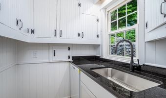 4 Main St, Ashburnham, MA 01430