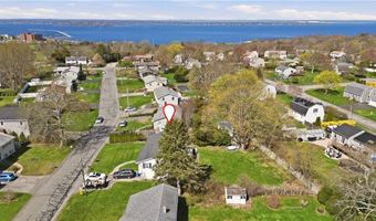 37 Squantum Dr, Middletown, RI 02842
