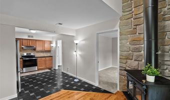 404 Applestone Dr, Ballwin, MO 63021